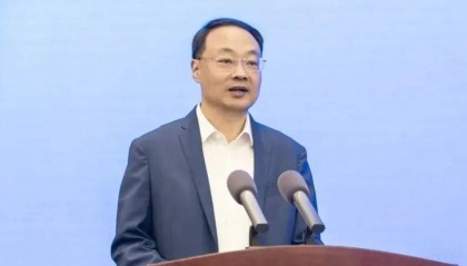 吴炜任盐城市代市长，曾任南京市政府办公厅主任，秦淮区委书记，南京市副市长等职务