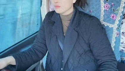 开重卡、拍视频、全网圈粉340万！ 河北这位货车女司机又酷又飒
