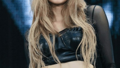 Lisa丢掉粉丝送的labubu 疑因玩偶上被安装针孔摄像头