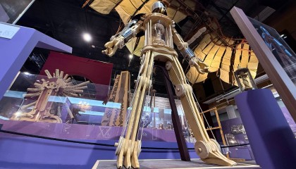 500多年前，画家达·芬奇设计了一个名叫“安卓”的人形机器人