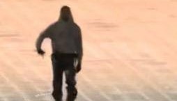 票价最高2680元！侃爷上海演唱会迟到后又提前退场，观众雨中高喊退票，律师分析