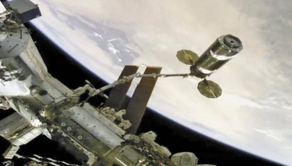 一波三折后，美“天鹅座”飞船抵达国际空间站“送快递”