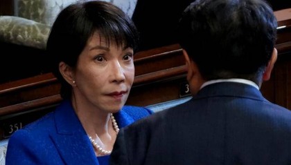 日本物价全线失控，这回高市早苗扛不住了，开启了“割肉救命”之路！