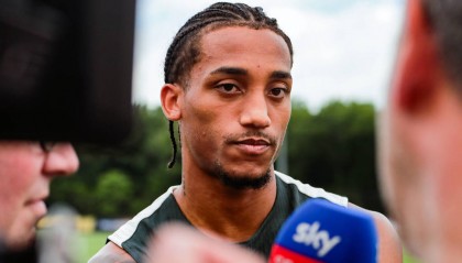 切尔西新星埃斯特万迎来热烈欢迎，若昂·佩德罗发声助阵！