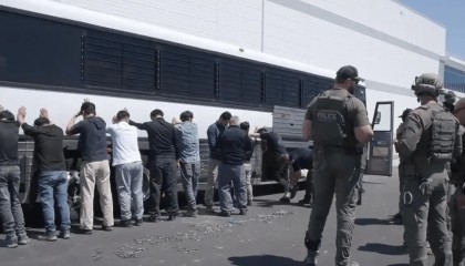 韩国，“感觉后脑勺被打了一闷棍”