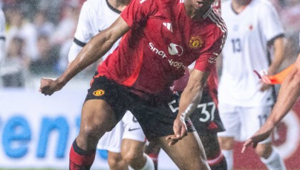 曼联砸锅卖铁？曝红魔密洽20球神锋姆布莫，阿莫林钦点他拯救锋无力！