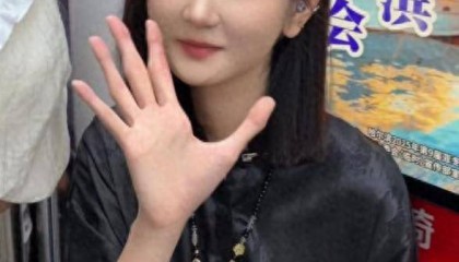 女孩身高2米26貌美如花，妈妈天天发愁：白长这么漂亮，没人敢追