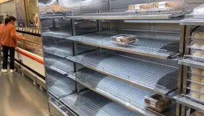 多个超市瑞士卷遭抢购！山姆、盒马们白捡泼天流量，有门店5层货架几近售空