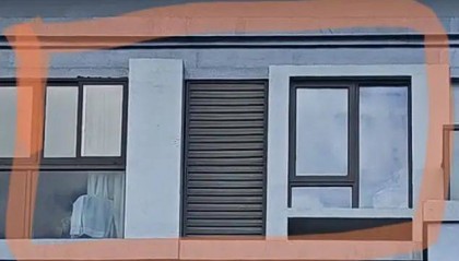 7岁男孩补课期间不幸从14楼坠亡，母亲痛哭：我42岁时冒着风险生的，警方已介入