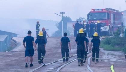 临澧烟花厂爆炸事故救援最新情况：现场明火已于17日凌晨扑灭