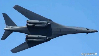 美轰炸机开路，菲战机飞越黄岩岛，解放军055编队直插菲腹地！