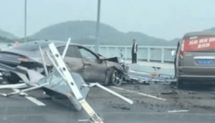 车轮飞滚十余米！武汉小米SU7断轴撞护栏，一月内两起脱落事故，官方回应仍含糊