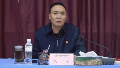 县长久文，任上主动投案