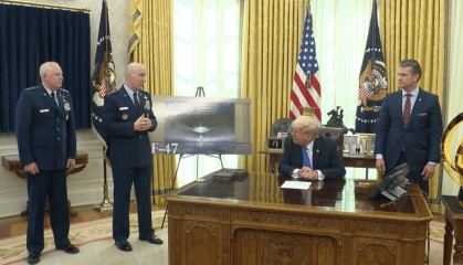 波音第六代战斗机F-47首度亮相，研发能力引发质疑