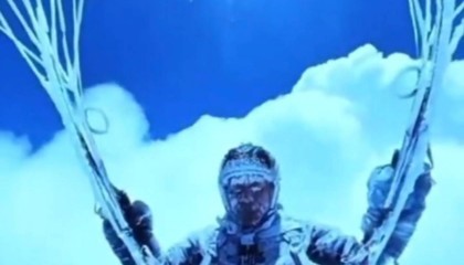 机长谈“男子玩滑翔伞被云吸到海拔8598米”：若其位置和航路重叠，存在相撞威胁