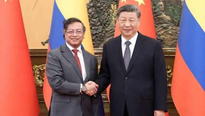 习近平会见哥伦比亚总统佩特罗