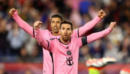 13.7万对手球迷疯狂庆祝！梅西独造7球，门票收入加起来3亿人民币