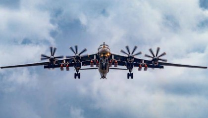 俄图95轰炸机，出现在中国上空？普京很开心，能看到这一幕