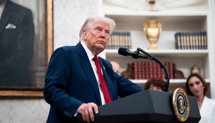 特朗普签署公告：禁止12国旅客入境美国