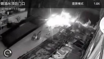 多名男子开越野车撞开烟酒店大门行窃，失主报案称损失超20万元，警方回应