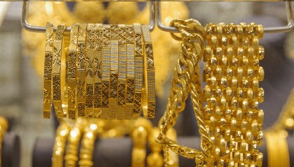 1吨黄金，1吨美元，1吨人民币，若能三选一的话，聪明人选哪个？