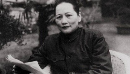 49年邓小平第一见宋庆龄，登门道歉，后下令：送100万人民币给她