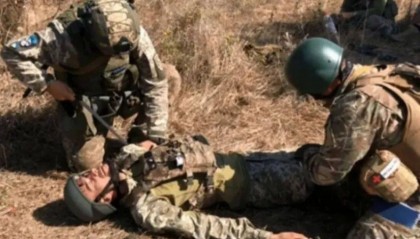 俄军锁定乌军指挥所，3吨炸弹深夜爆炸！20名北约军官被一锅端？泽连斯基已经没有退路了