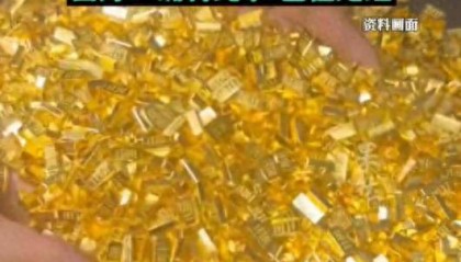 男子在武汉一商场内抢夺金饰，20分钟后被抓获，已被刑拘