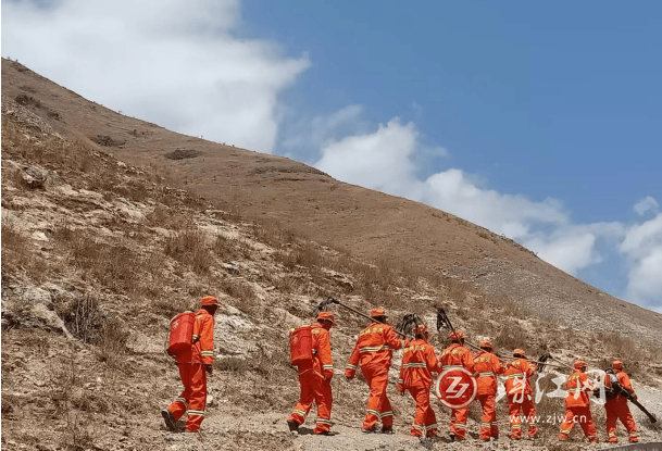 会泽县温泉村：同心守护清明“防火网”