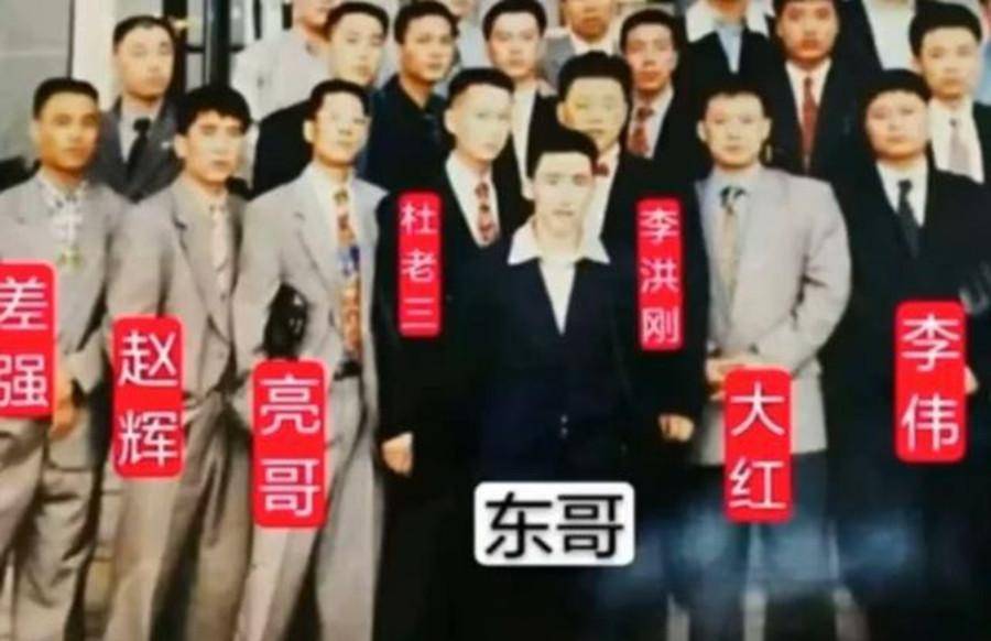 1998年，长春黑社会分子被打死，100辆豪车送葬，当街抛洒人民币