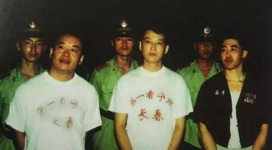 1998年，长春黑社会分子被打死，100辆豪车送葬，当街抛洒人民币