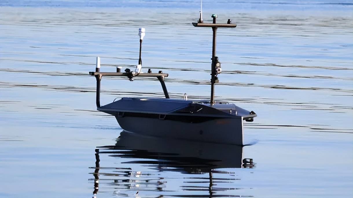 美媒爆料:055大驱“南昌”舰遭到美国无人艇跟踪监视!