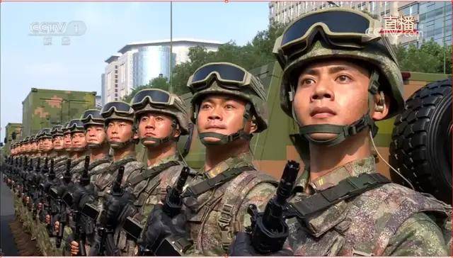 不装了!一口气看完九三大阅兵武器装备!谁说我们一个也不认识?