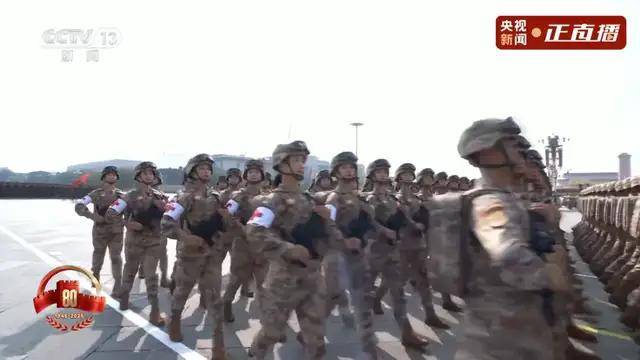 不装了!一口气看完九三大阅兵武器装备!谁说我们一个也不认识?