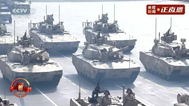 不装了!一口气看完九三大阅兵武器装备!谁说我们一个也不认识?