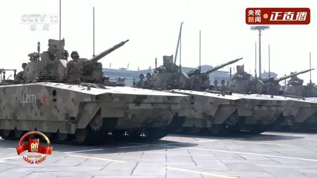 不装了!一口气看完九三大阅兵武器装备!谁说我们一个也不认识?
