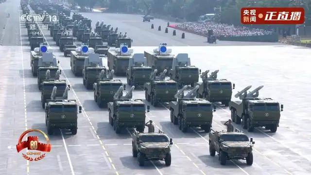不装了!一口气看完九三大阅兵武器装备!谁说我们一个也不认识?