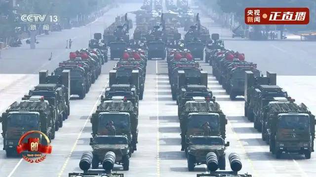 不装了!一口气看完九三大阅兵武器装备!谁说我们一个也不认识?