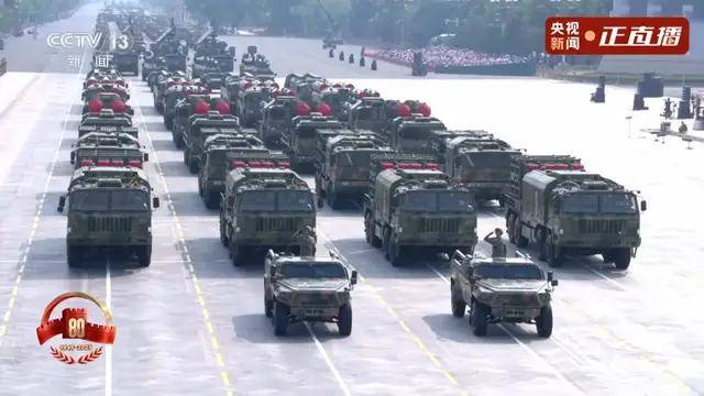 不装了!一口气看完九三大阅兵武器装备!谁说我们一个也不认识?