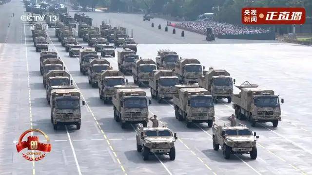 不装了!一口气看完九三大阅兵武器装备!谁说我们一个也不认识?