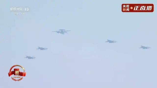 不装了!一口气看完九三大阅兵武器装备!谁说我们一个也不认识?