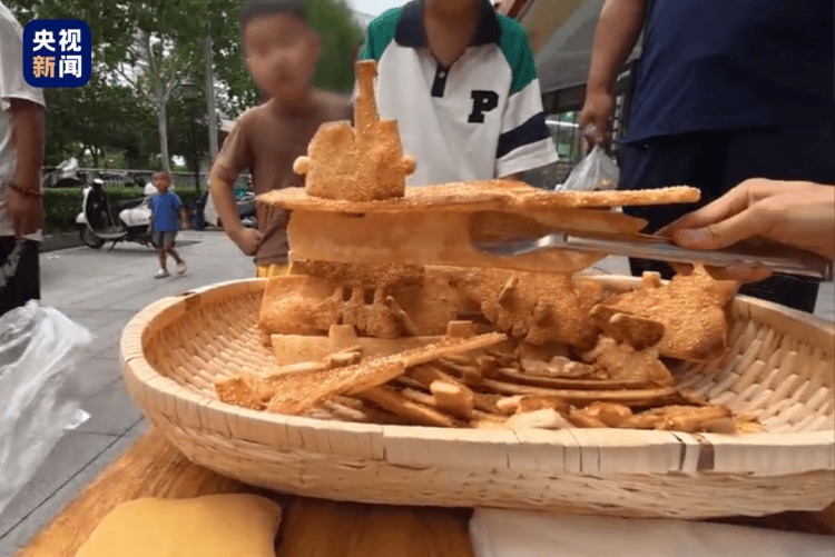 “东风-5C烧饼，吸引范围覆盖全网！”