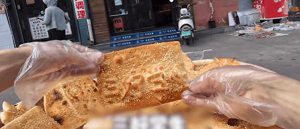 “东风-5C烧饼，吸引范围覆盖全网！”