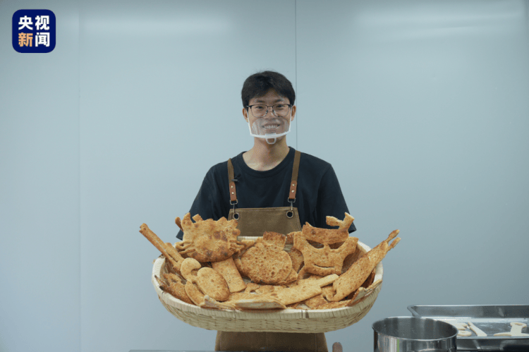 “东风-5C烧饼，吸引范围覆盖全网！”