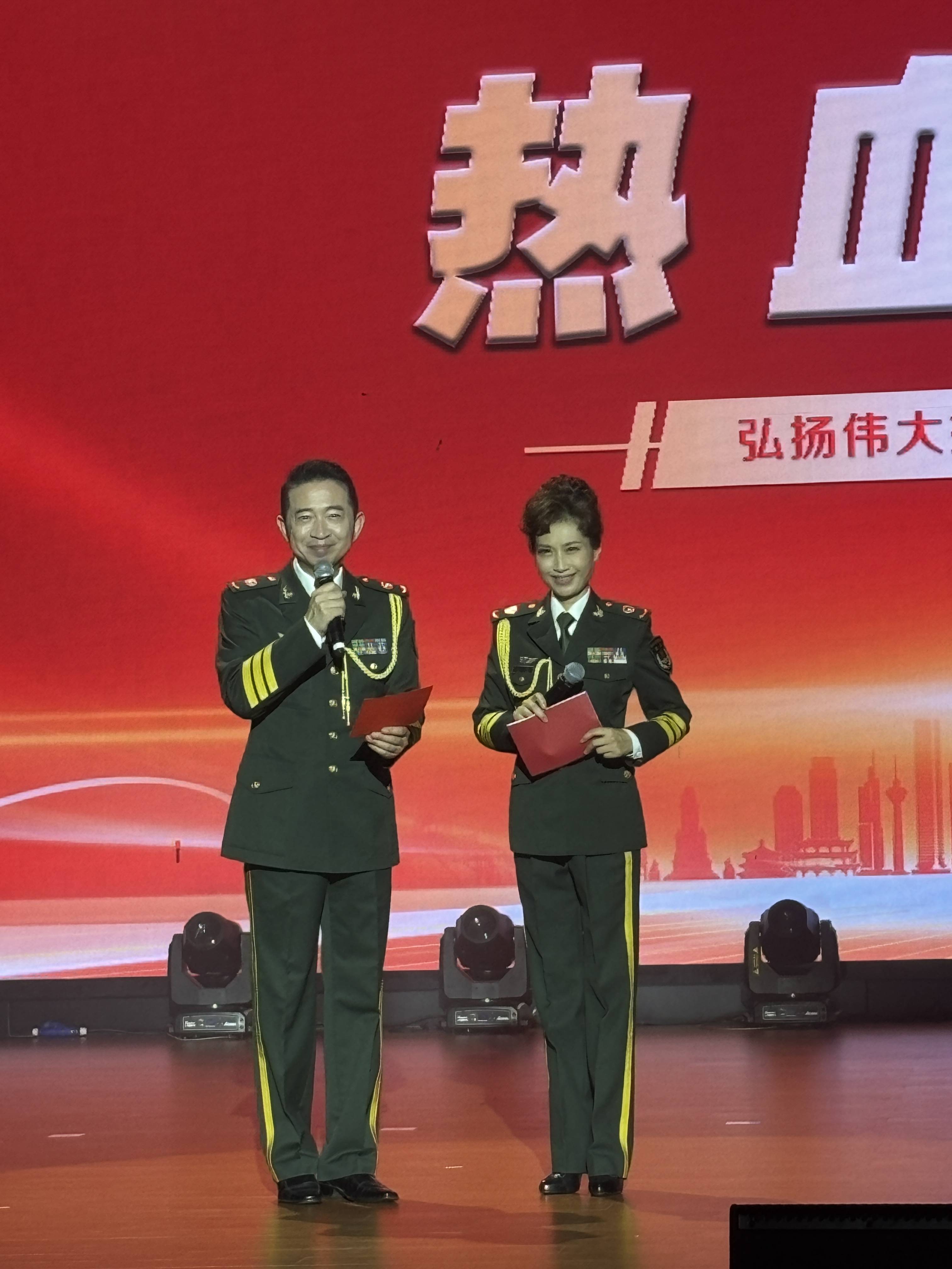 95岁抗战老兵现身!“热血铸荣光”文艺展演走进南京邮电大学