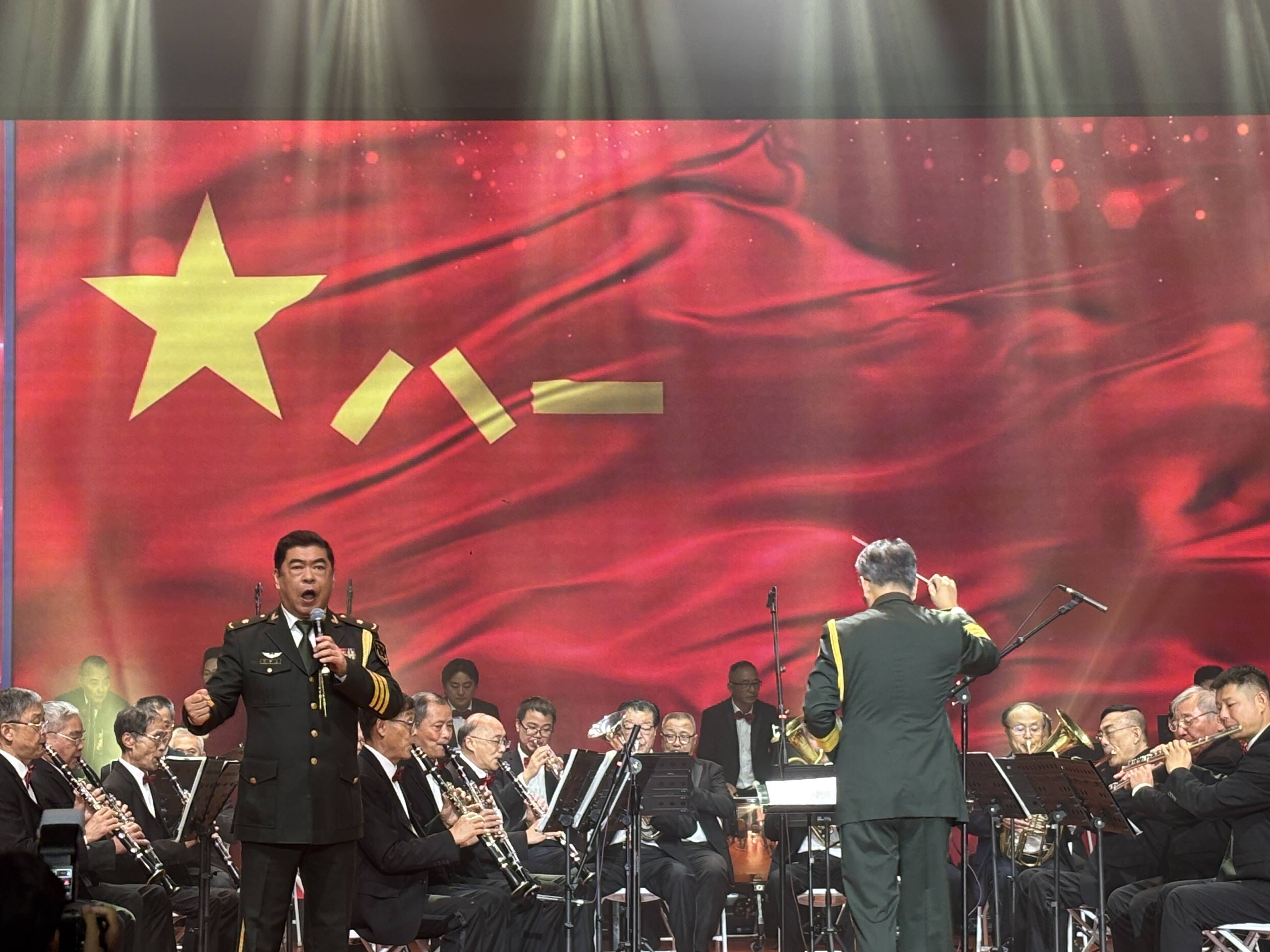 95岁抗战老兵现身!“热血铸荣光”文艺展演走进南京邮电大学