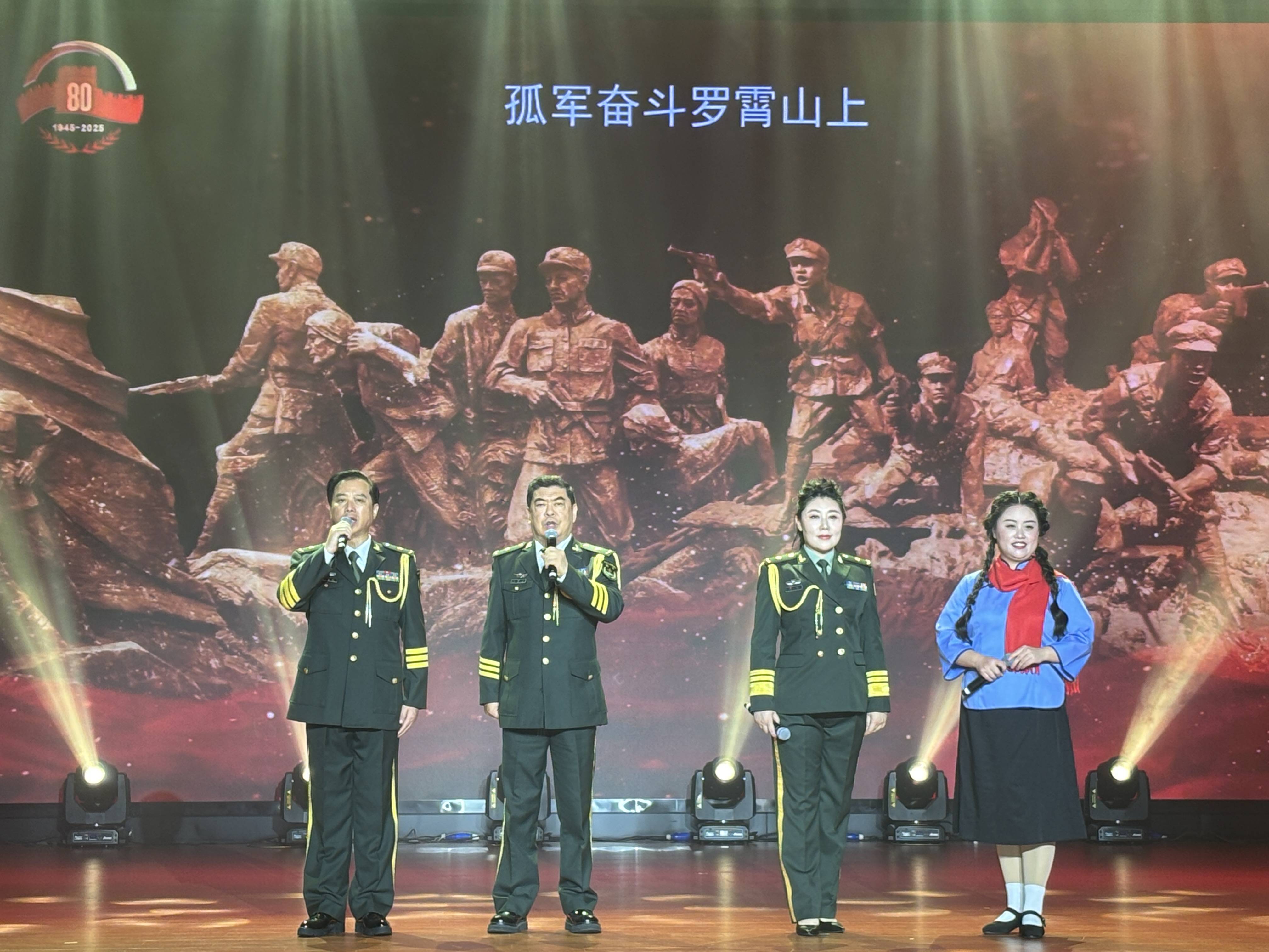 95岁抗战老兵现身!“热血铸荣光”文艺展演走进南京邮电大学