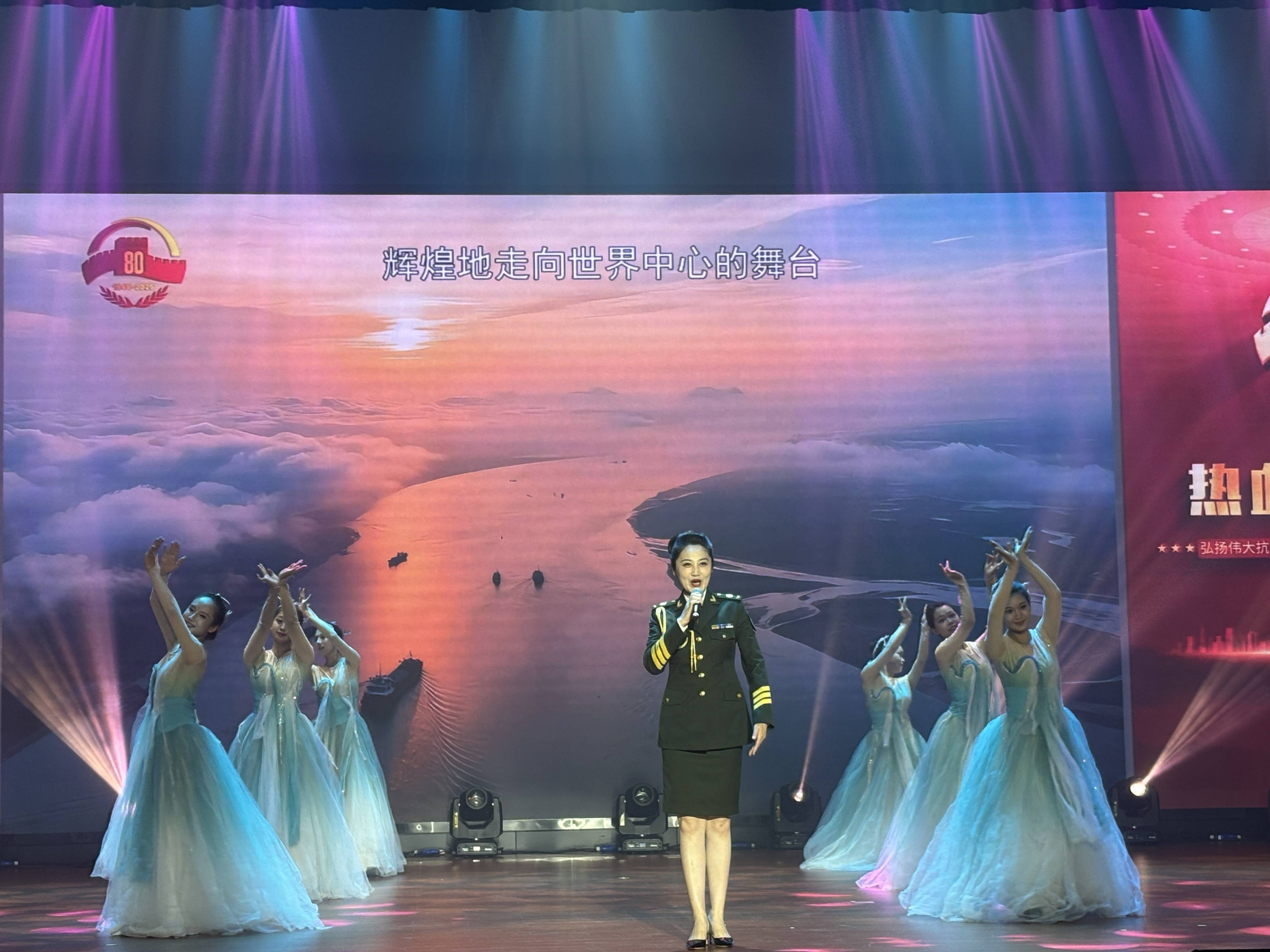 95岁抗战老兵现身!“热血铸荣光”文艺展演走进南京邮电大学