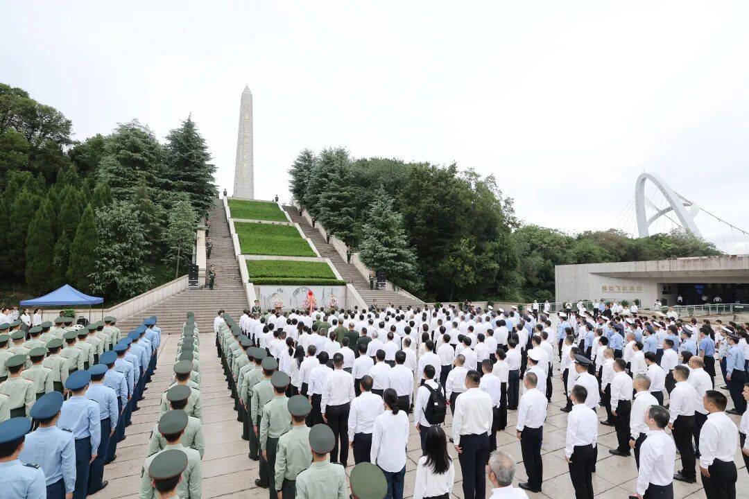 湖州市举行向烈士敬献花篮仪式