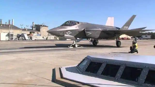 变天了,美国媒体首次公开承认,美海军在舰载机领域被福建舰击败